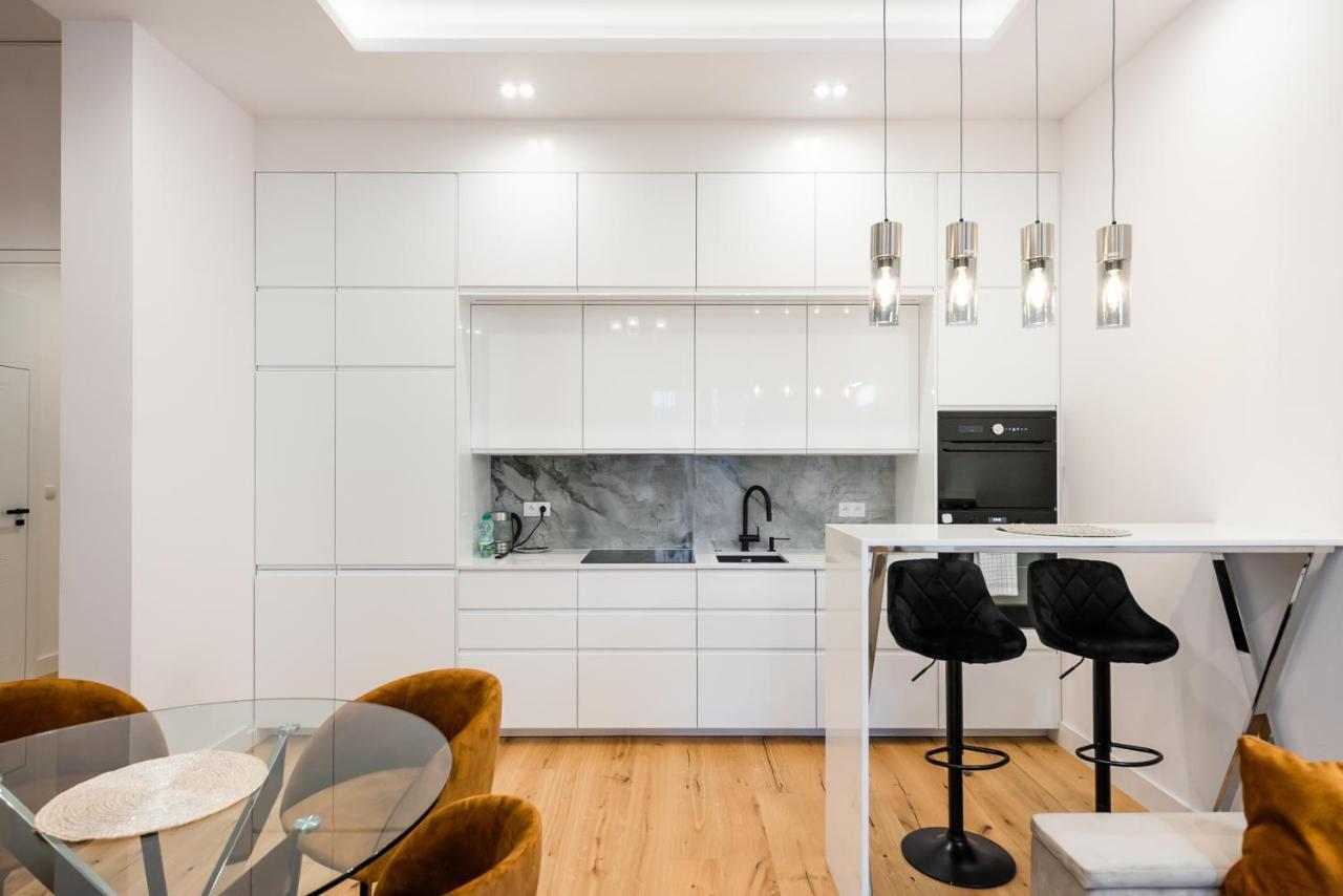 Zlota Sophisticated Apartment Varsó Kültér fotó